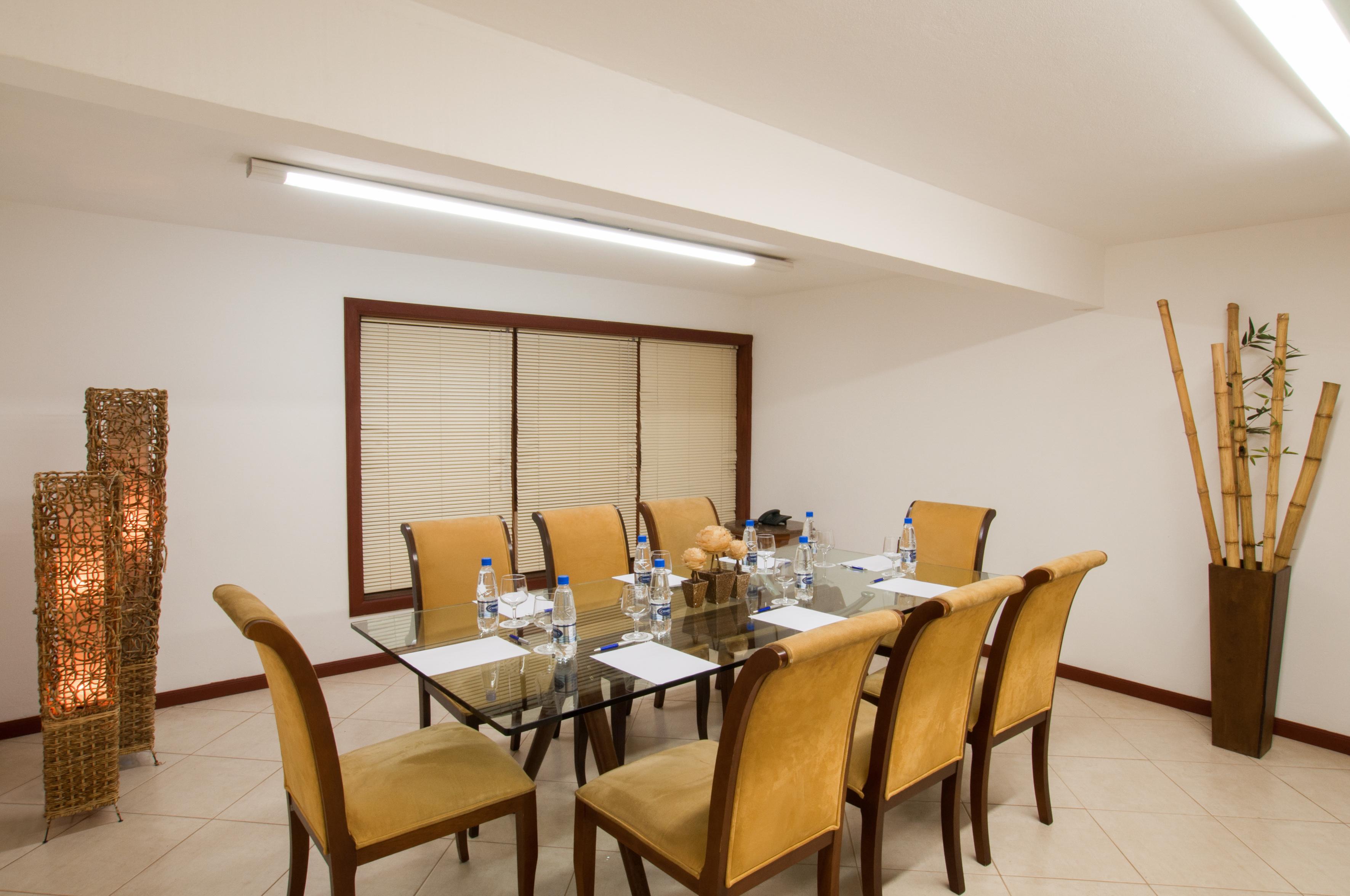 Wish Serrano Resort Gramado Luaran gambar Meeting room at the hotel
