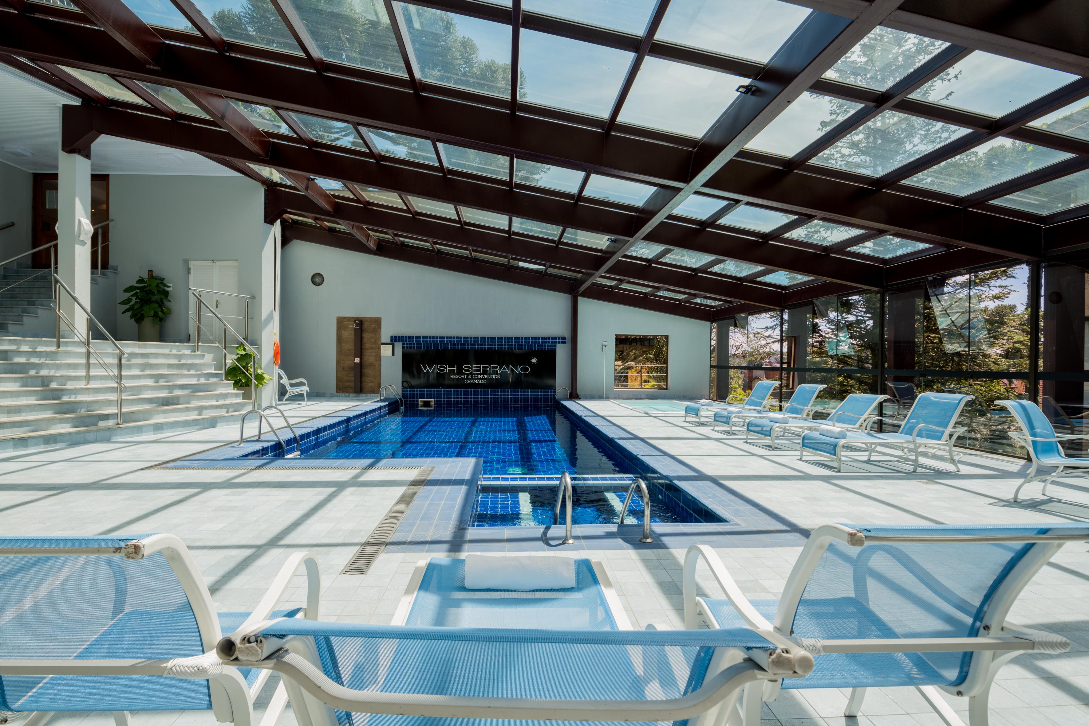 Wish Serrano Resort Gramado Luaran gambar Swimming pool at the hotel