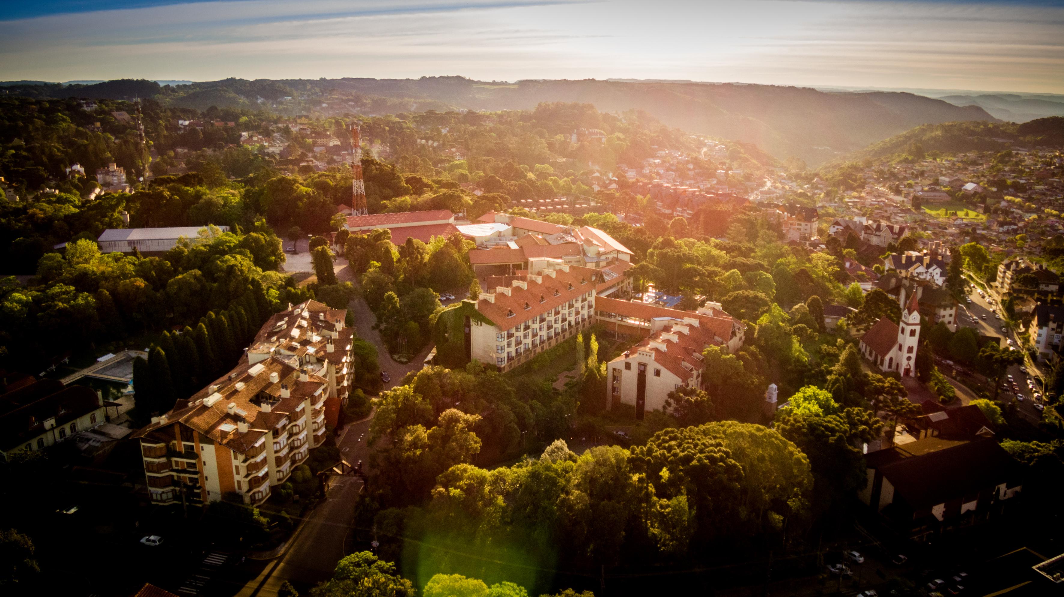 Wish Serrano Resort Gramado Luaran gambar Aerial view of the campus